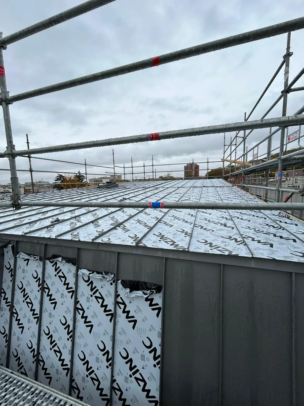 Zinc joint debout à Limay